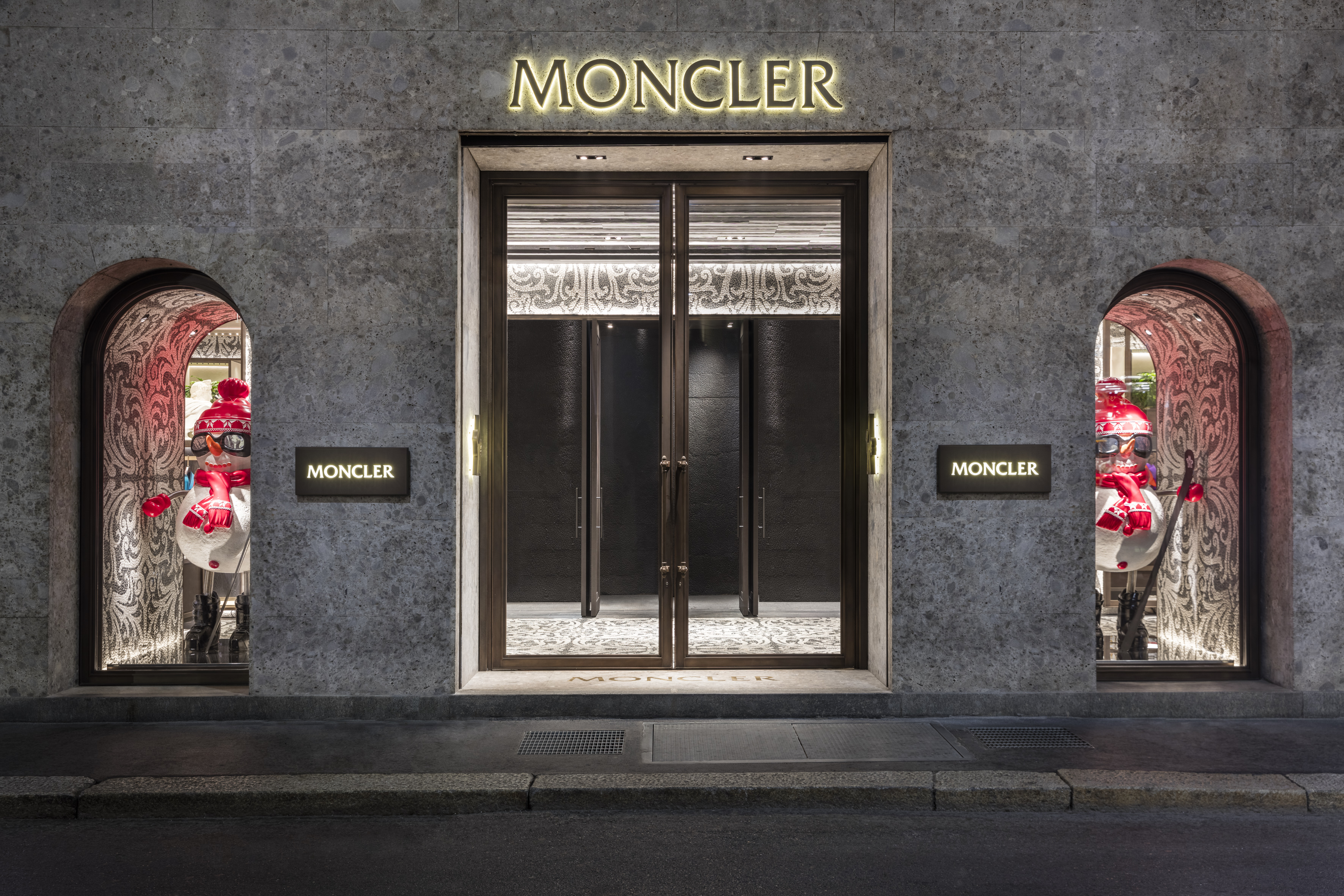 MONCLER Stores - light.iQ